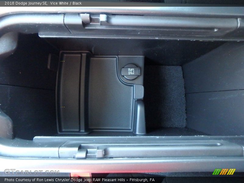 Vice White / Black 2018 Dodge Journey SE