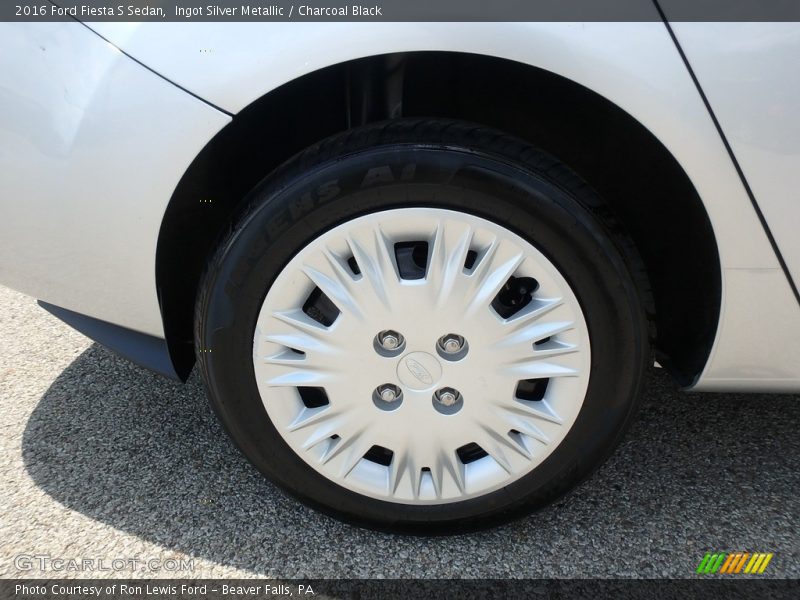 Ingot Silver Metallic / Charcoal Black 2016 Ford Fiesta S Sedan