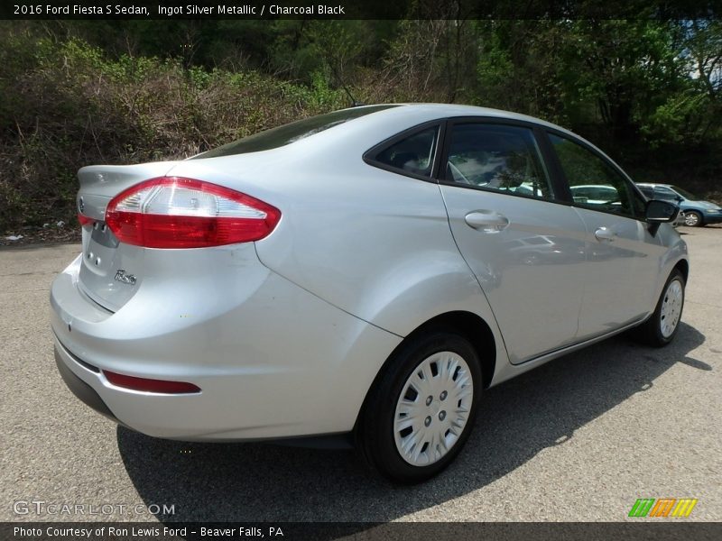 Ingot Silver Metallic / Charcoal Black 2016 Ford Fiesta S Sedan