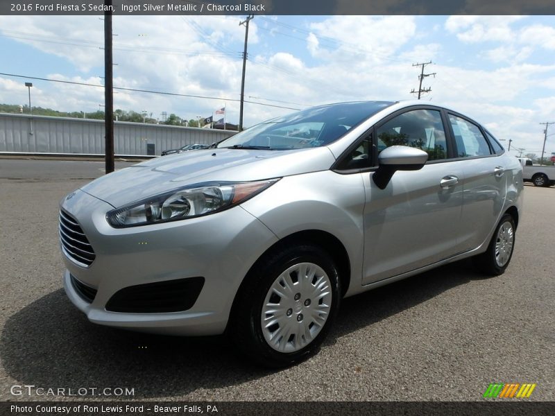 Ingot Silver Metallic / Charcoal Black 2016 Ford Fiesta S Sedan