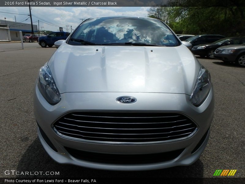 Ingot Silver Metallic / Charcoal Black 2016 Ford Fiesta S Sedan