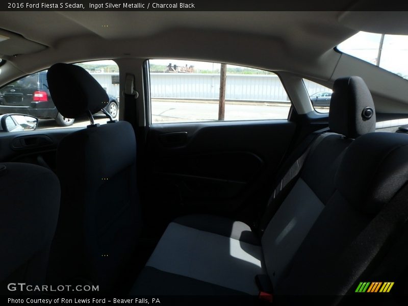 Ingot Silver Metallic / Charcoal Black 2016 Ford Fiesta S Sedan