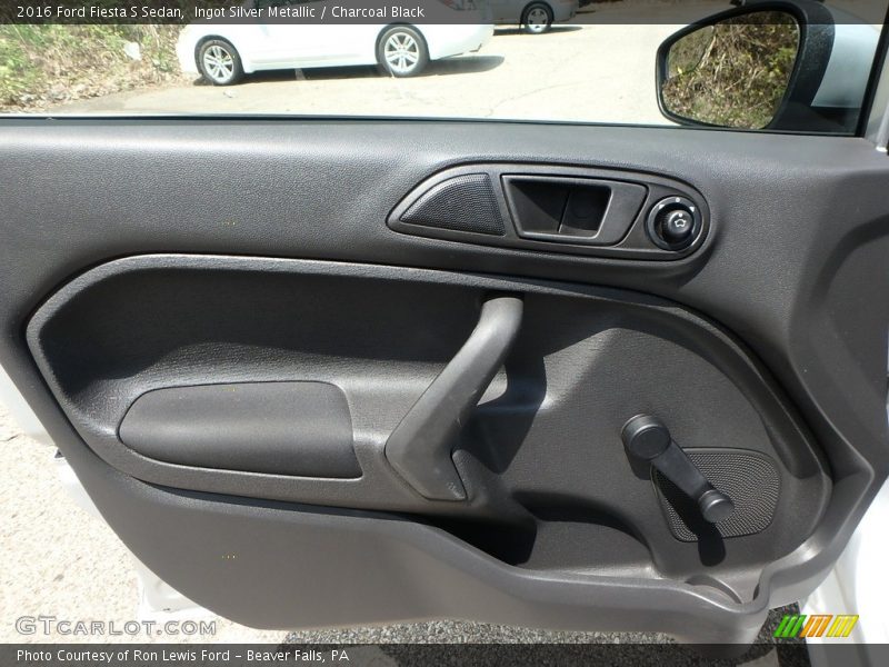 Ingot Silver Metallic / Charcoal Black 2016 Ford Fiesta S Sedan