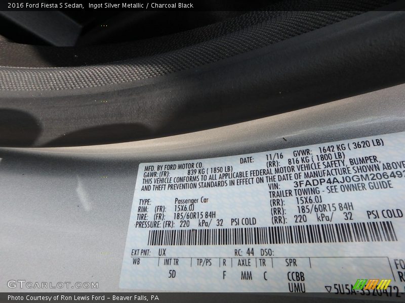 Ingot Silver Metallic / Charcoal Black 2016 Ford Fiesta S Sedan
