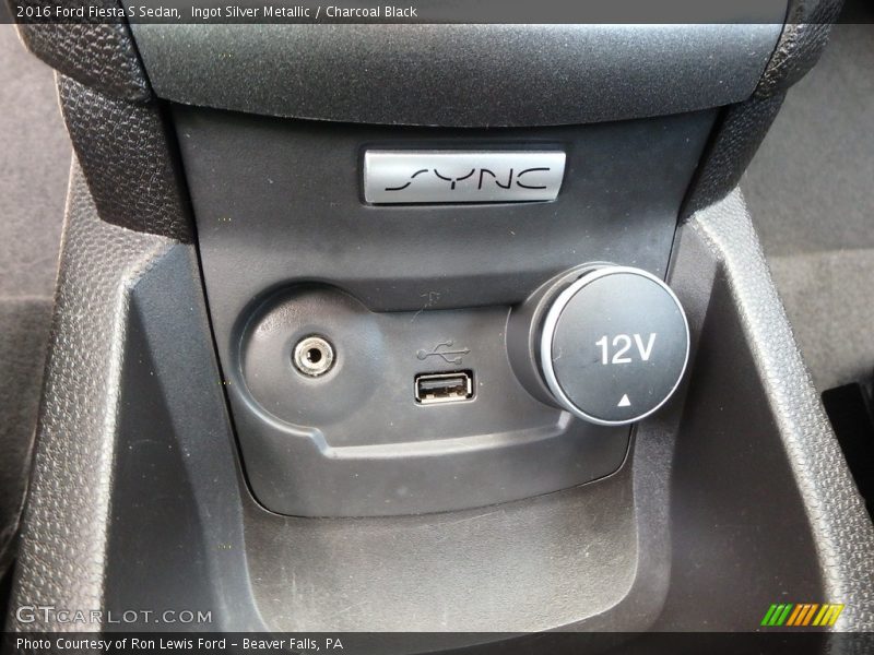 Ingot Silver Metallic / Charcoal Black 2016 Ford Fiesta S Sedan