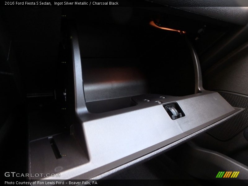 Ingot Silver Metallic / Charcoal Black 2016 Ford Fiesta S Sedan