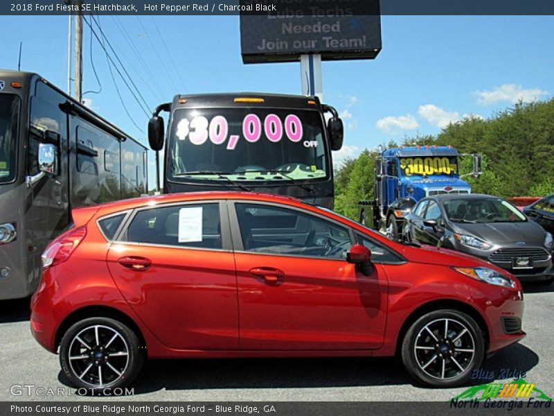 Hot Pepper Red / Charcoal Black 2018 Ford Fiesta SE Hatchback