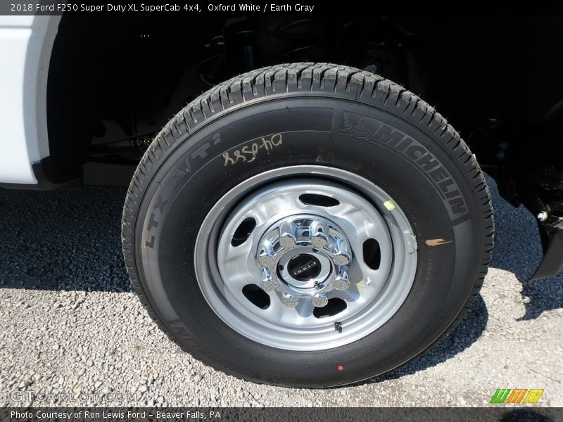 Oxford White / Earth Gray 2018 Ford F250 Super Duty XL SuperCab 4x4