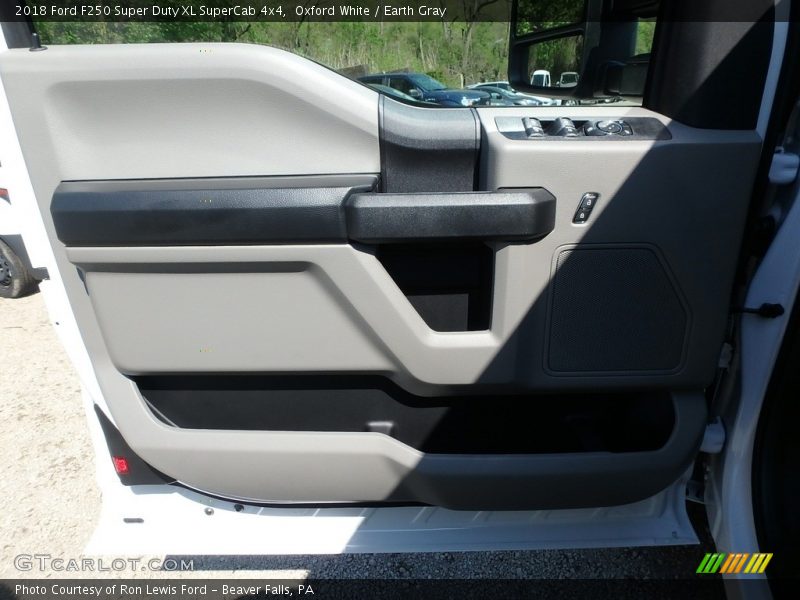 Oxford White / Earth Gray 2018 Ford F250 Super Duty XL SuperCab 4x4