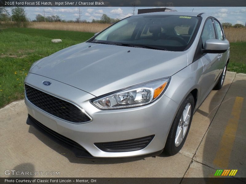 Ingot Silver / Charcoal Black 2018 Ford Focus SE Hatch