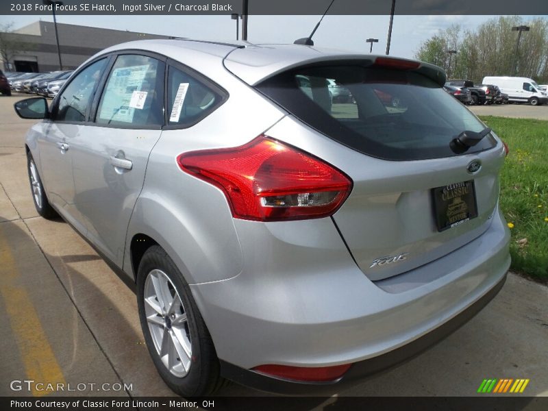 Ingot Silver / Charcoal Black 2018 Ford Focus SE Hatch