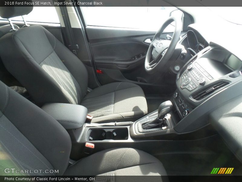 Ingot Silver / Charcoal Black 2018 Ford Focus SE Hatch