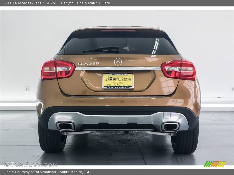 Canyon Beige Metallic / Black 2018 Mercedes-Benz GLA 250