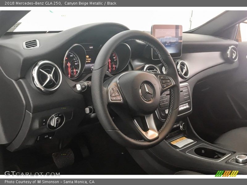 Canyon Beige Metallic / Black 2018 Mercedes-Benz GLA 250