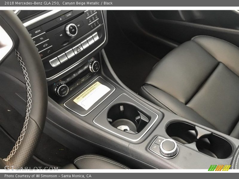 Canyon Beige Metallic / Black 2018 Mercedes-Benz GLA 250