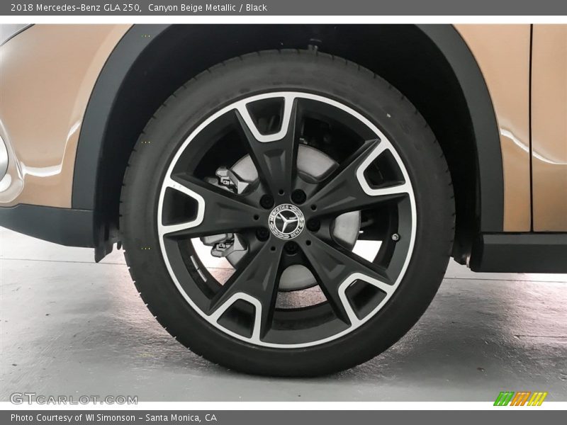 Canyon Beige Metallic / Black 2018 Mercedes-Benz GLA 250