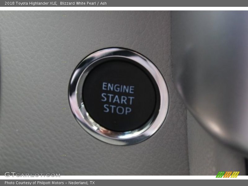 Blizzard White Pearl / Ash 2018 Toyota Highlander XLE