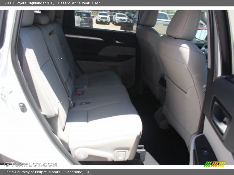 Blizzard White Pearl / Ash 2018 Toyota Highlander XLE