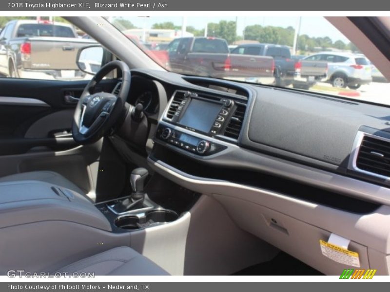 Blizzard White Pearl / Ash 2018 Toyota Highlander XLE
