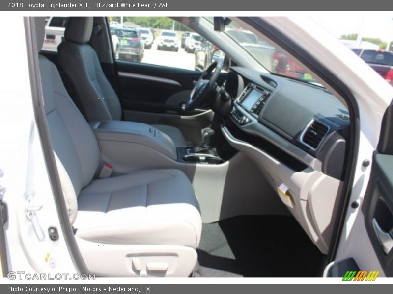 Blizzard White Pearl / Ash 2018 Toyota Highlander XLE