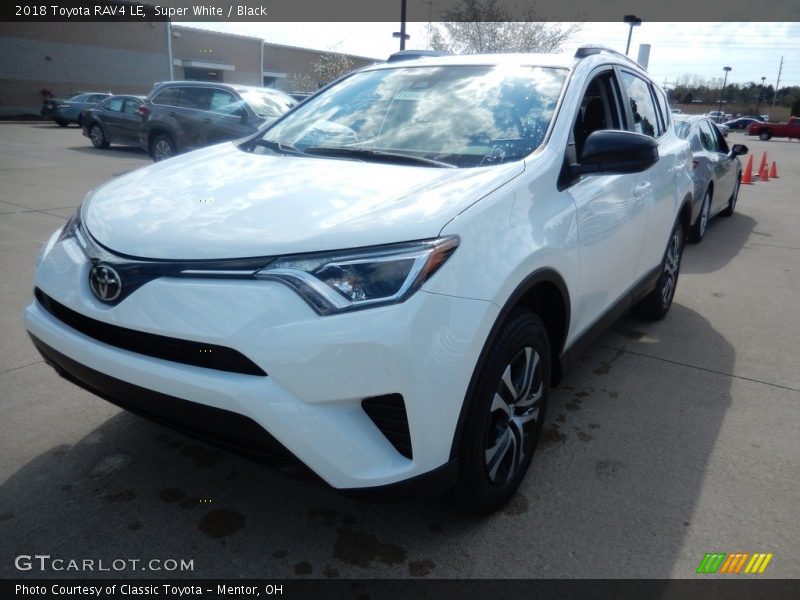 Super White / Black 2018 Toyota RAV4 LE
