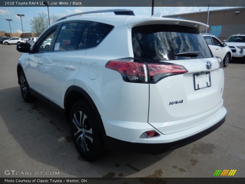 Super White / Black 2018 Toyota RAV4 LE