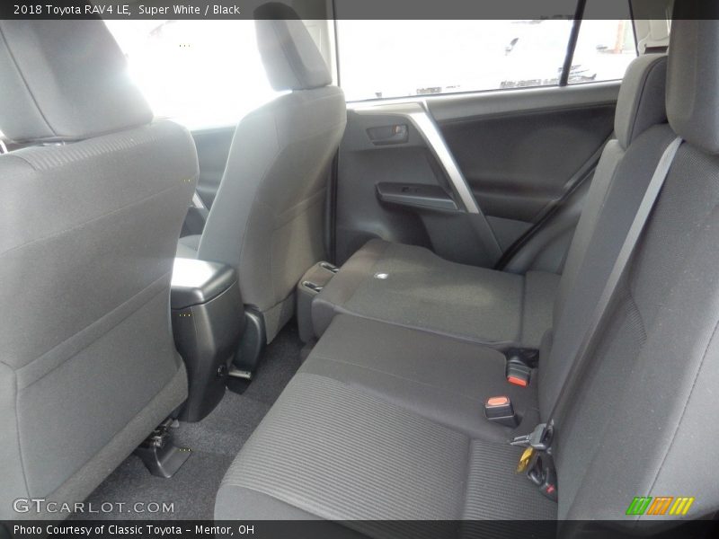 Super White / Black 2018 Toyota RAV4 LE