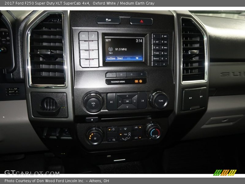 Oxford White / Medium Earth Gray 2017 Ford F250 Super Duty XLT SuperCab 4x4