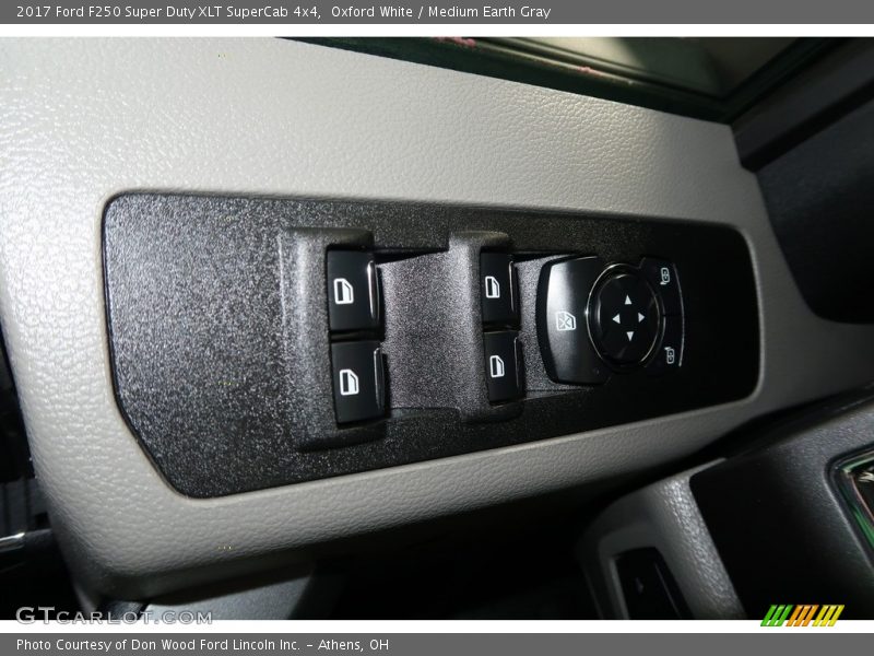 Oxford White / Medium Earth Gray 2017 Ford F250 Super Duty XLT SuperCab 4x4