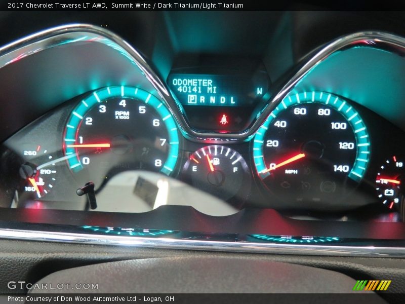 Summit White / Dark Titanium/Light Titanium 2017 Chevrolet Traverse LT AWD