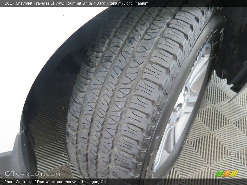 Summit White / Dark Titanium/Light Titanium 2017 Chevrolet Traverse LT AWD