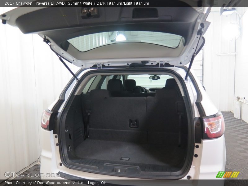 Summit White / Dark Titanium/Light Titanium 2017 Chevrolet Traverse LT AWD