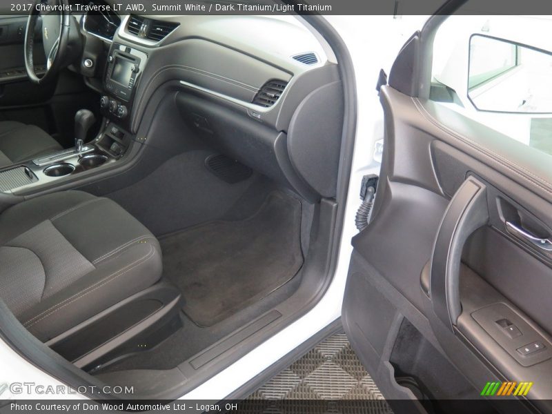 Summit White / Dark Titanium/Light Titanium 2017 Chevrolet Traverse LT AWD