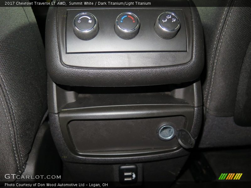 Summit White / Dark Titanium/Light Titanium 2017 Chevrolet Traverse LT AWD