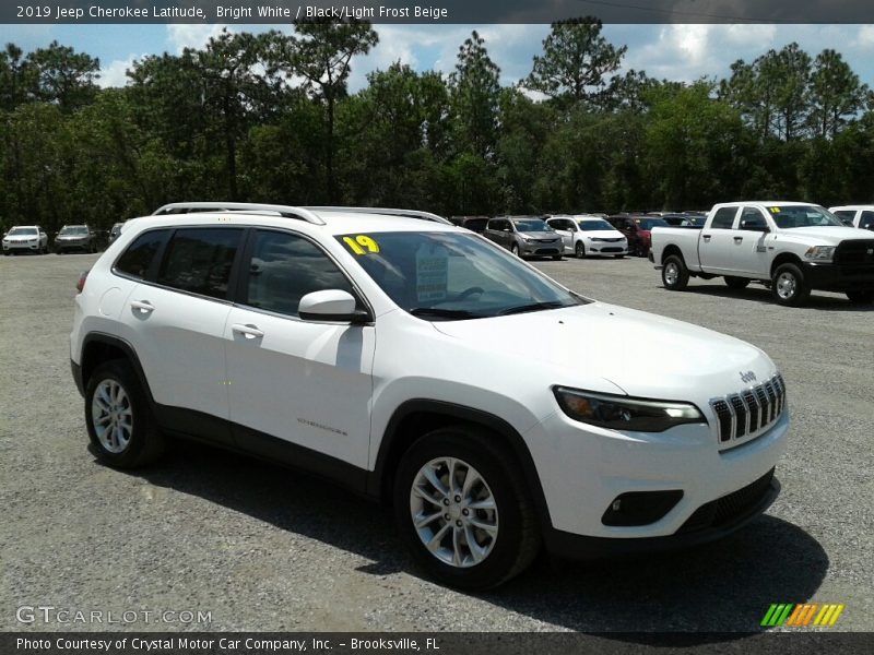 Bright White / Black/Light Frost Beige 2019 Jeep Cherokee Latitude