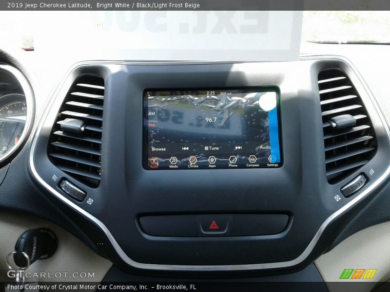 Bright White / Black/Light Frost Beige 2019 Jeep Cherokee Latitude