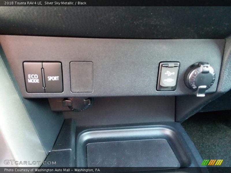 Silver Sky Metallic / Black 2018 Toyota RAV4 LE
