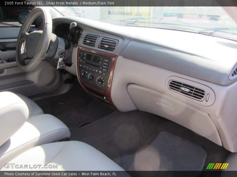 Silver Frost Metallic / Medium/Dark Flint 2005 Ford Taurus SEL