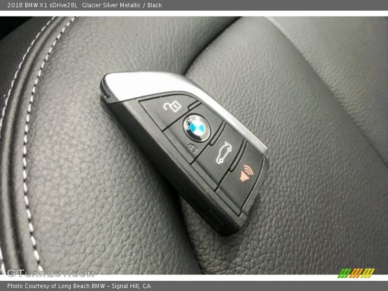Glacier Silver Metallic / Black 2018 BMW X1 sDrive28i