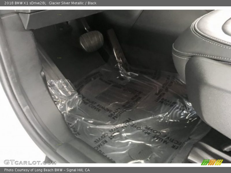 Glacier Silver Metallic / Black 2018 BMW X1 sDrive28i