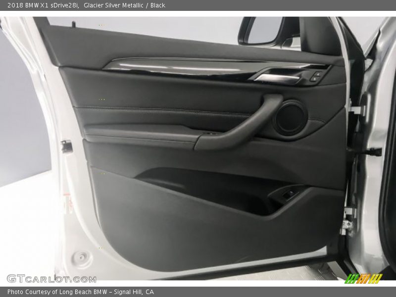 Glacier Silver Metallic / Black 2018 BMW X1 sDrive28i