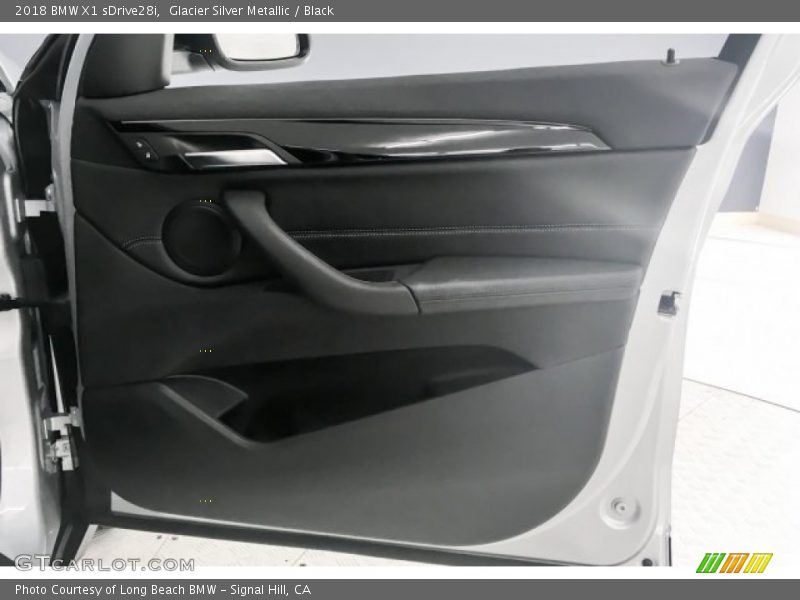 Glacier Silver Metallic / Black 2018 BMW X1 sDrive28i