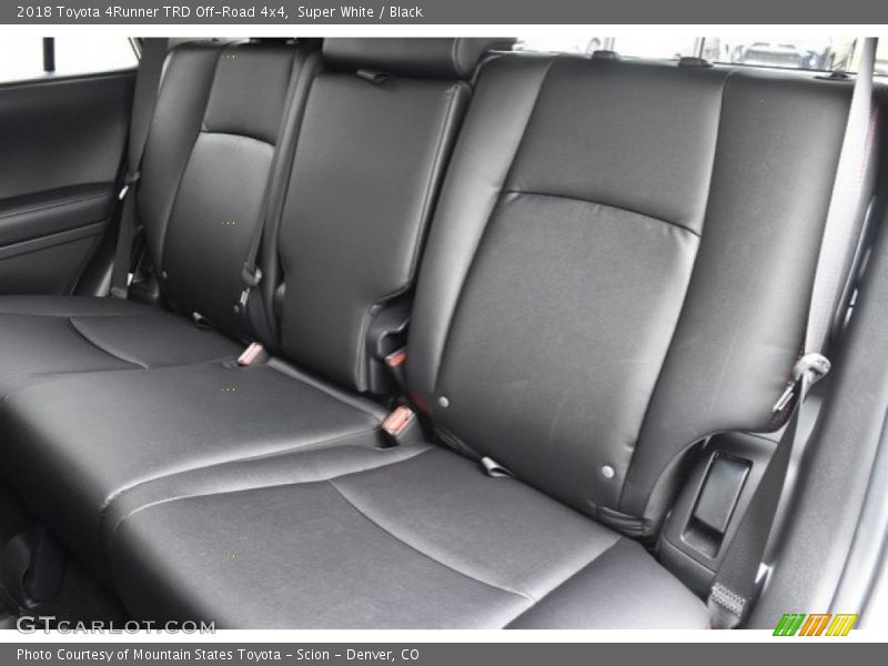 Super White / Black 2018 Toyota 4Runner TRD Off-Road 4x4