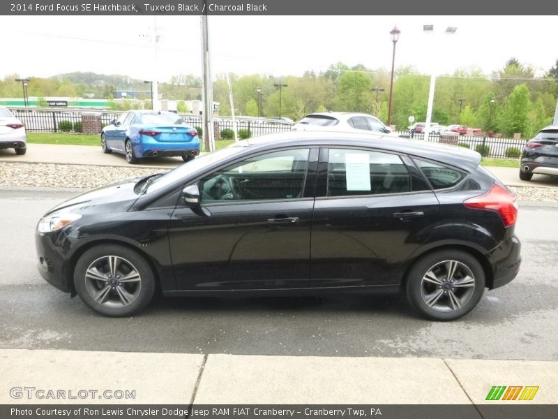 Tuxedo Black / Charcoal Black 2014 Ford Focus SE Hatchback
