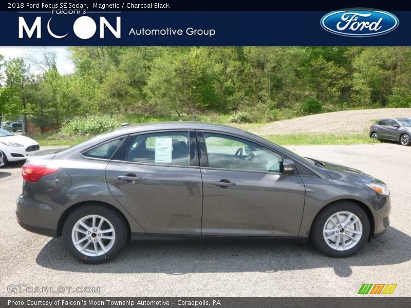 Magnetic / Charcoal Black 2018 Ford Focus SE Sedan