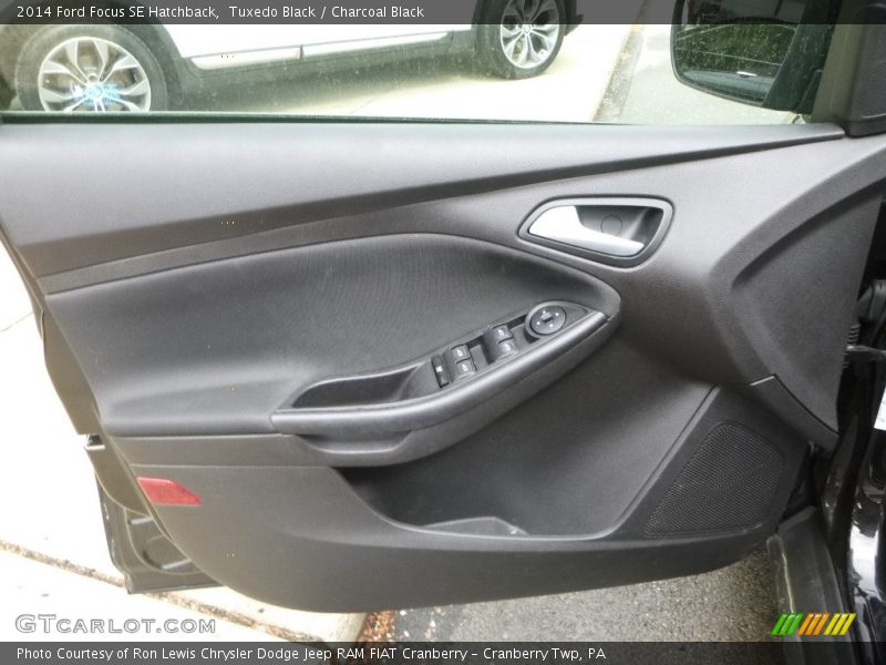 Tuxedo Black / Charcoal Black 2014 Ford Focus SE Hatchback