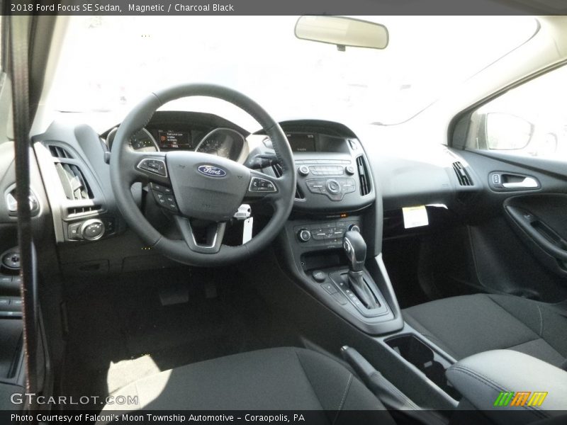 Magnetic / Charcoal Black 2018 Ford Focus SE Sedan