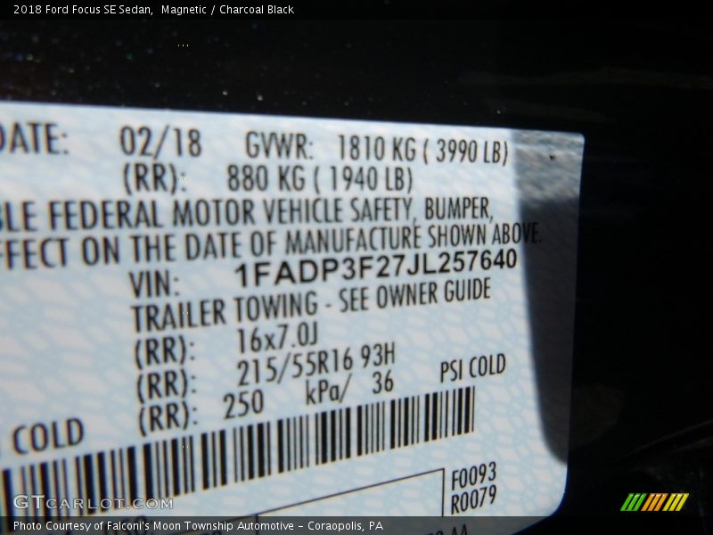 Magnetic / Charcoal Black 2018 Ford Focus SE Sedan
