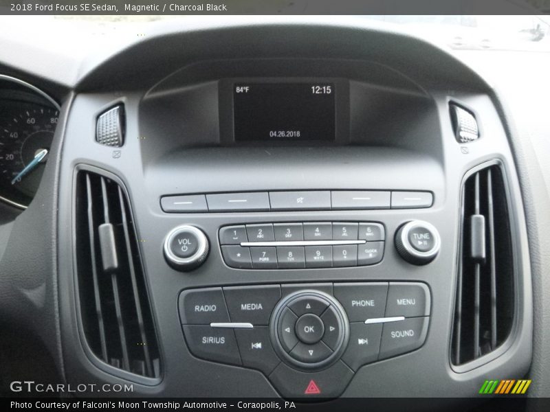 Magnetic / Charcoal Black 2018 Ford Focus SE Sedan