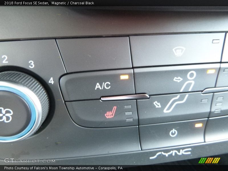 Magnetic / Charcoal Black 2018 Ford Focus SE Sedan
